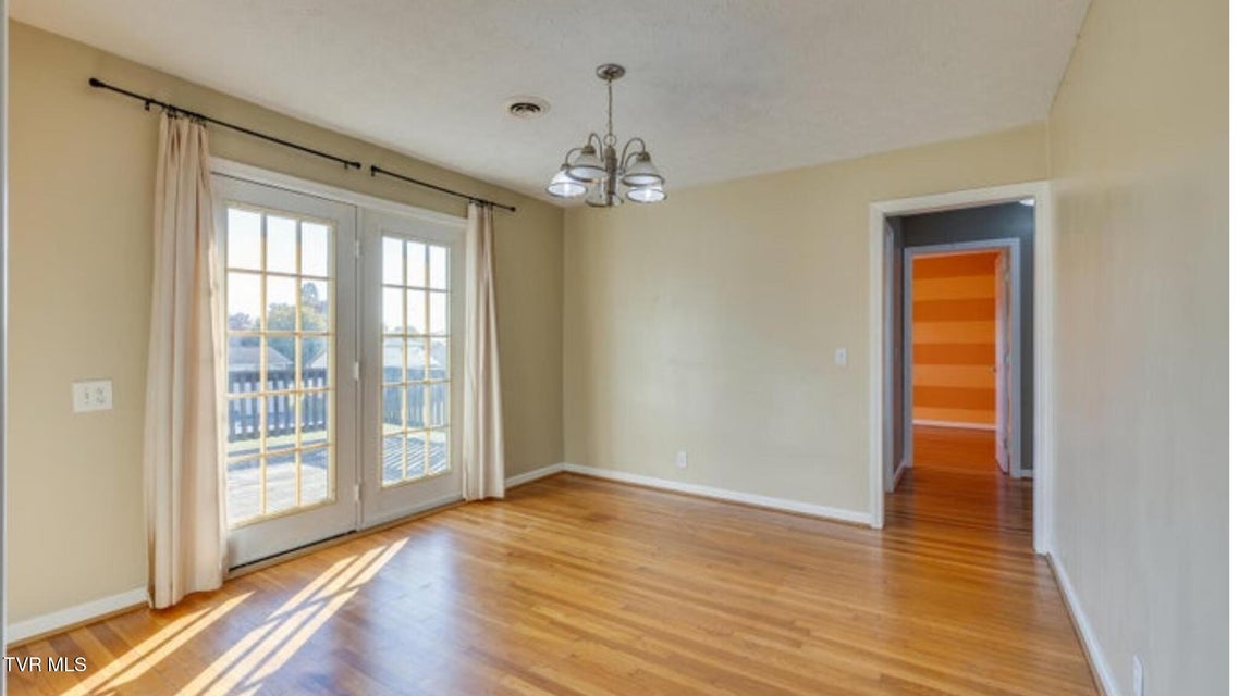 Photo #7: 925 Walnut Avenue