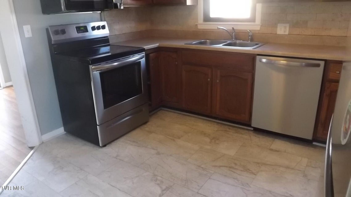 Photo #5: 925 Walnut Avenue