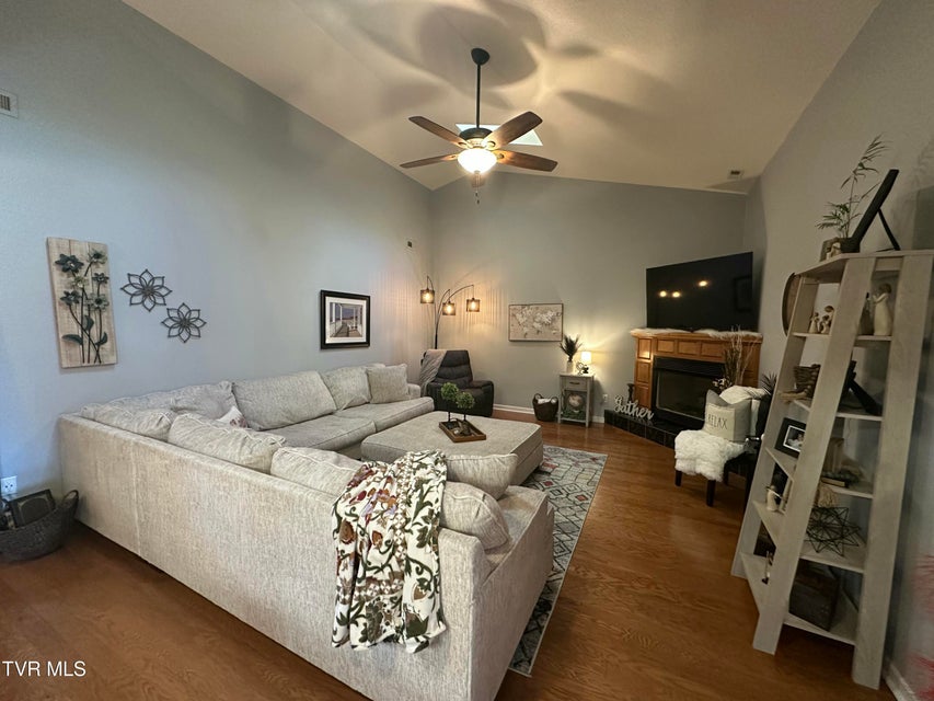 Photo #9: 333 Viking Place