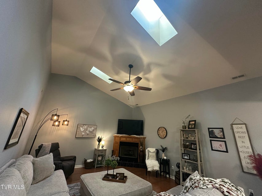 Photo #11: 333 Viking Place