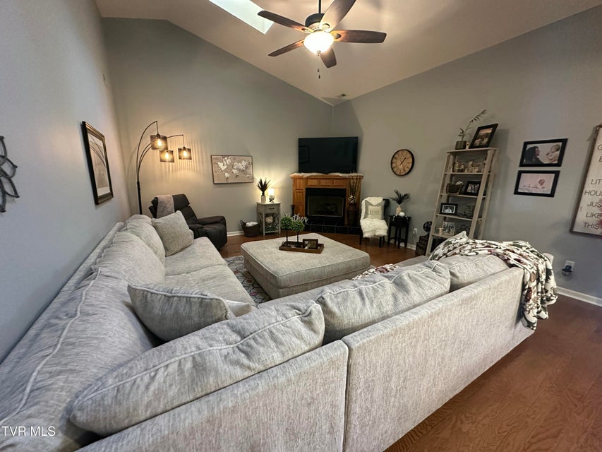 Photo #10: 333 Viking Place