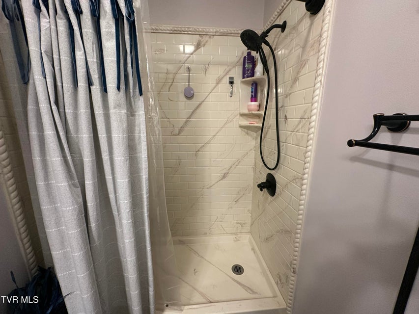 Photo #14: 333 Viking Place