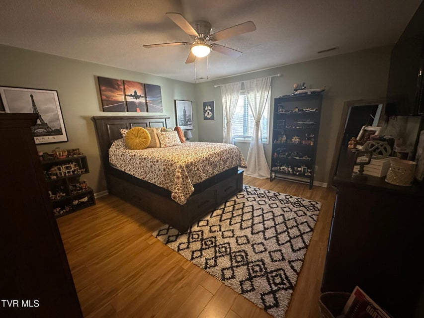 Photo #17: 333 Viking Place