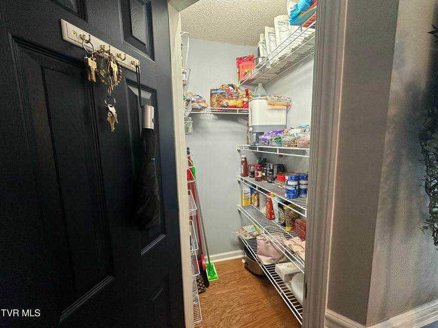 Photo #25: 333 Viking Place