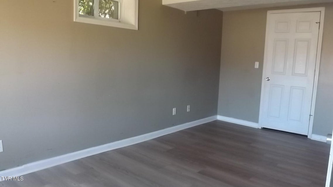 Photo #19: 925 Walnut Avenue