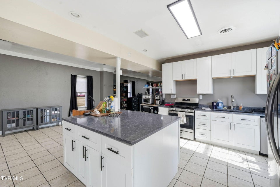 Photo #6: 427 & 431 Sullivan Street