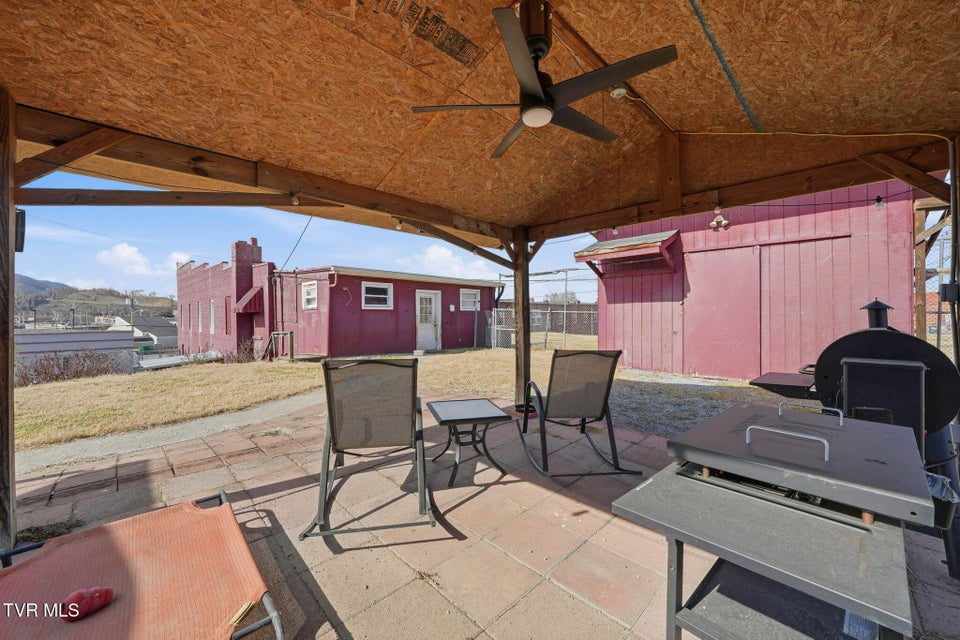 Photo #32: 427 & 431 Sullivan Street