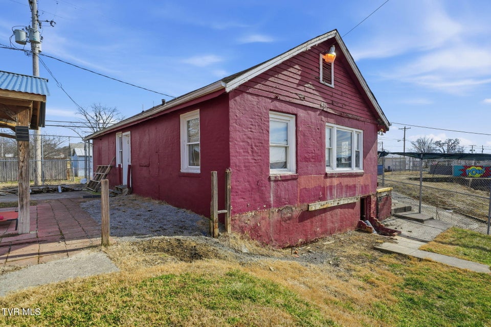 Photo #31: 427 & 431 Sullivan Street