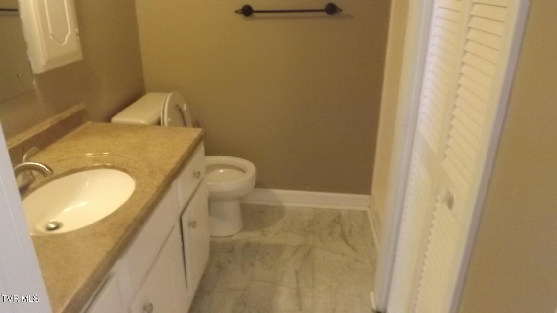 Photo #10: 925 Walnut Avenue