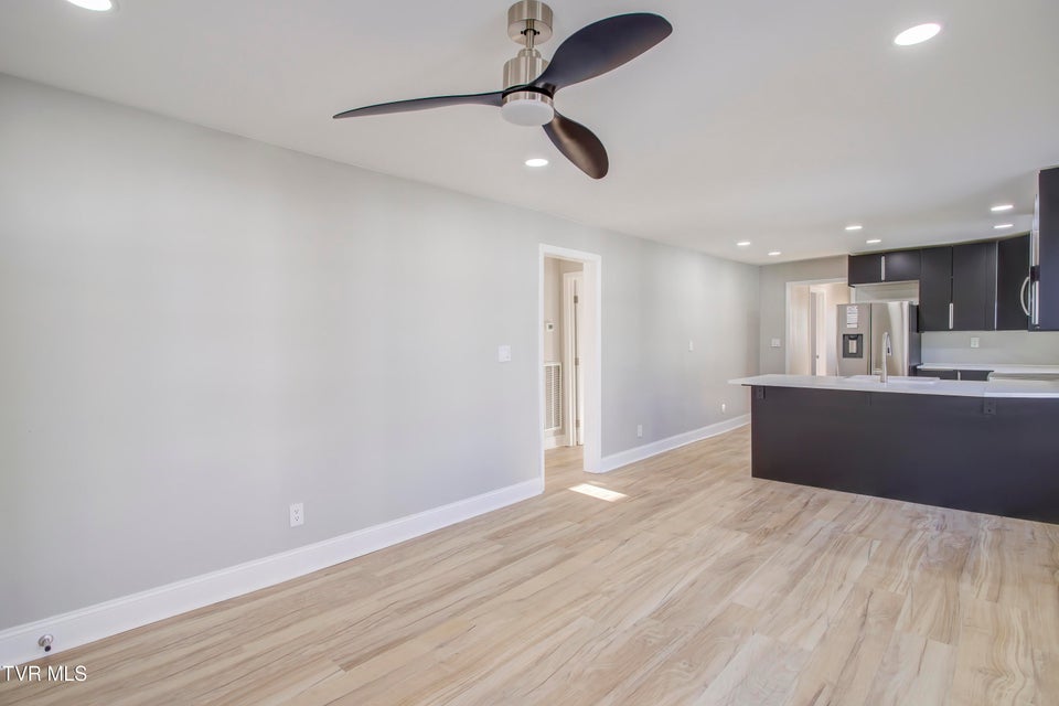 Photo #3: 304 1/2 Chilhowie Avenue W Avenue