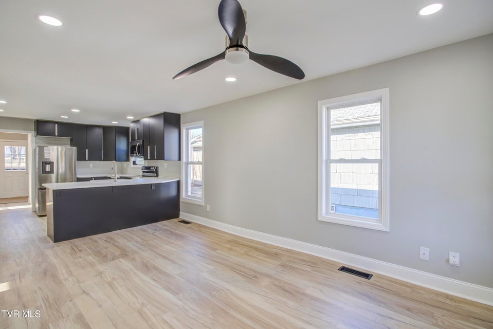 Photo #4: 304 1/2 Chilhowie Avenue W Avenue