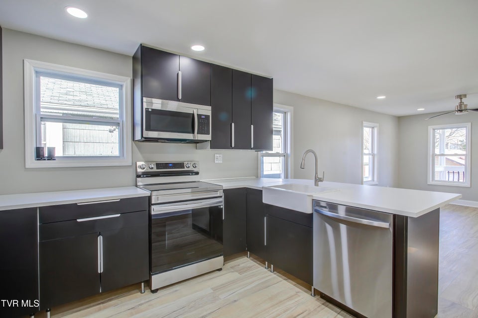 Photo #6: 304 1/2 Chilhowie Avenue W Avenue