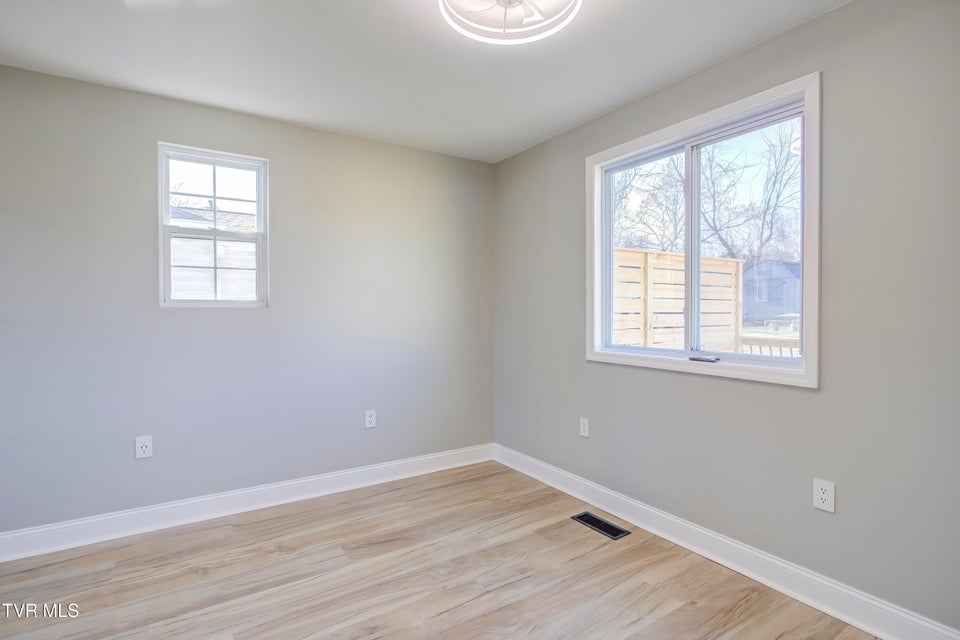 Photo #9: 304 1/2 Chilhowie Avenue W Avenue