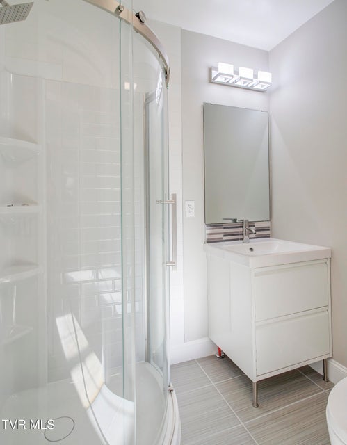 Photo #12: 304 1/2 Chilhowie Avenue W Avenue