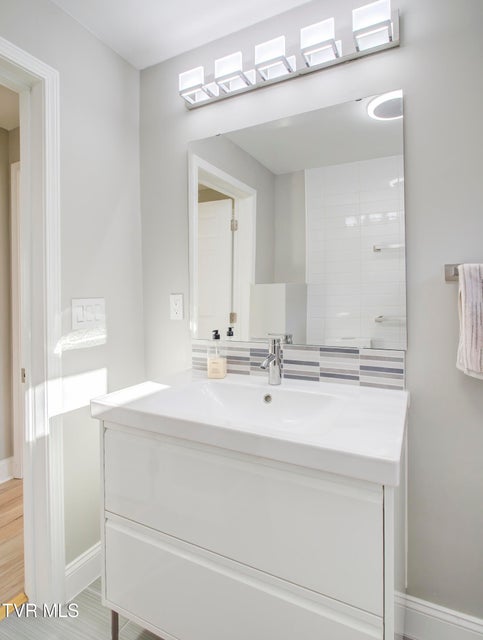 Photo #17: 304 1/2 Chilhowie Avenue W Avenue