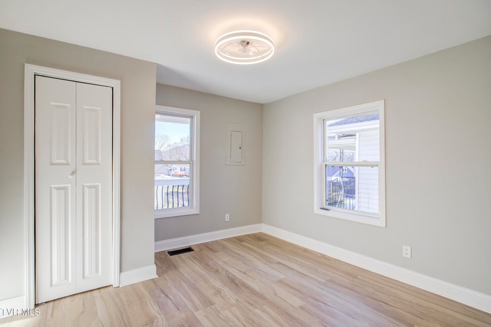 Photo #19: 304 1/2 Chilhowie Avenue W Avenue