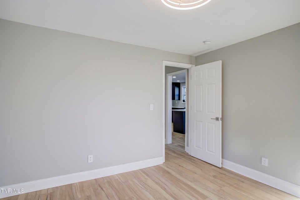 Photo #20: 304 1/2 Chilhowie Avenue W Avenue