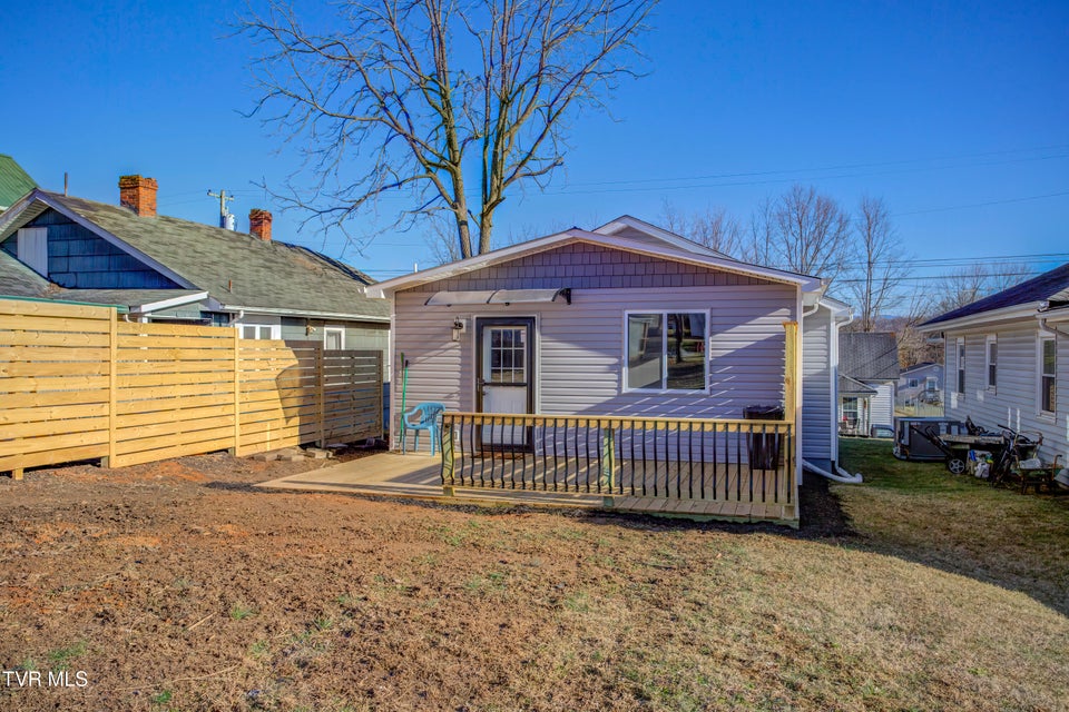 Photo #27: 304 1/2 Chilhowie Avenue W Avenue