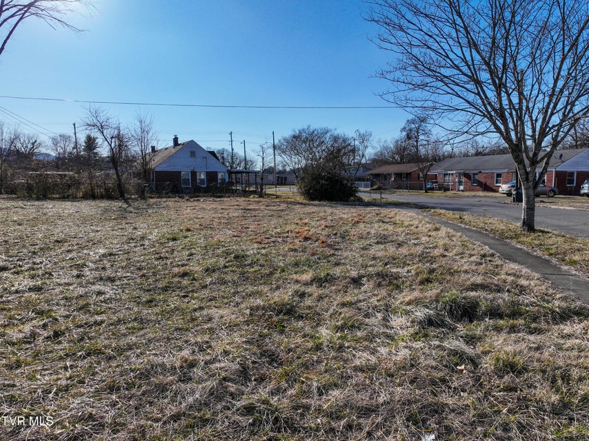 Photo #6: 524 Sequoyah Drive