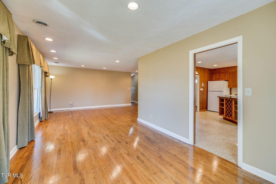 Photo #13: 416 Manderley Road