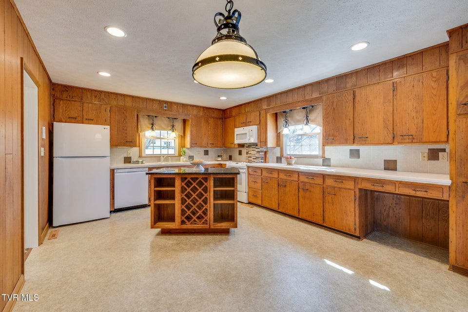 Photo #16: 416 Manderley Road