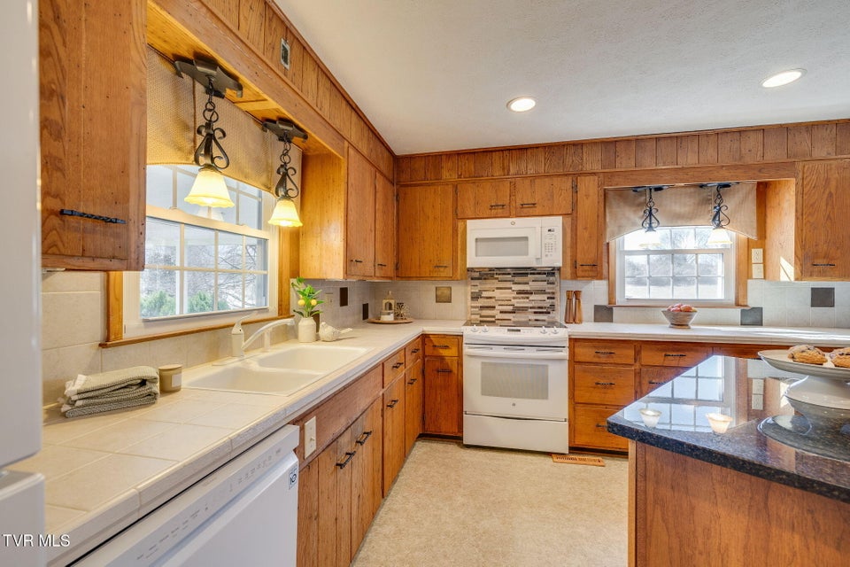 Photo #18: 416 Manderley Road