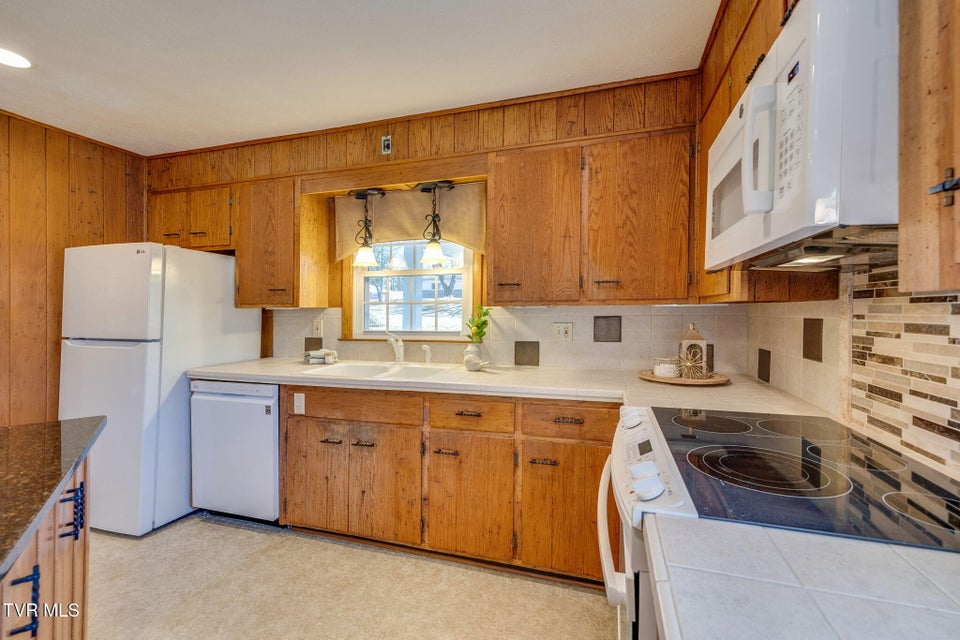 Photo #19: 416 Manderley Road