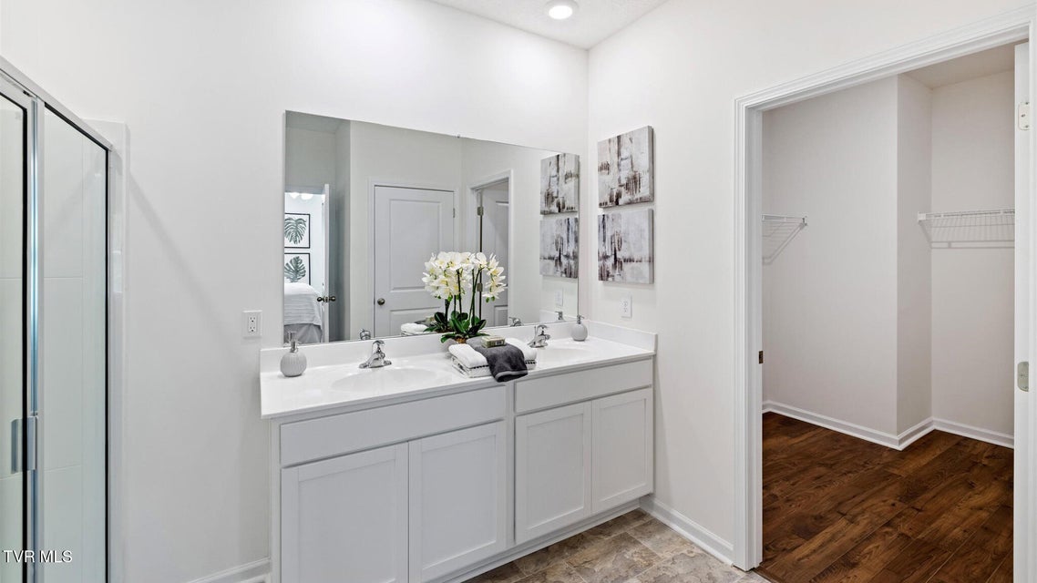 Photo #11: 208 Artist Avenue 