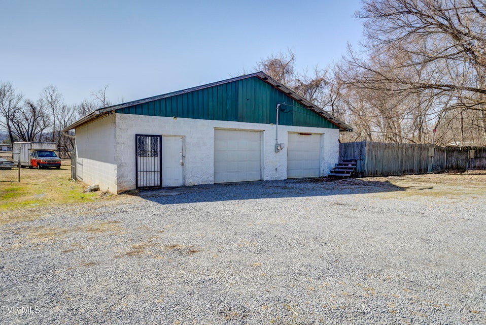 Photo #32: 217 Lovers Lane