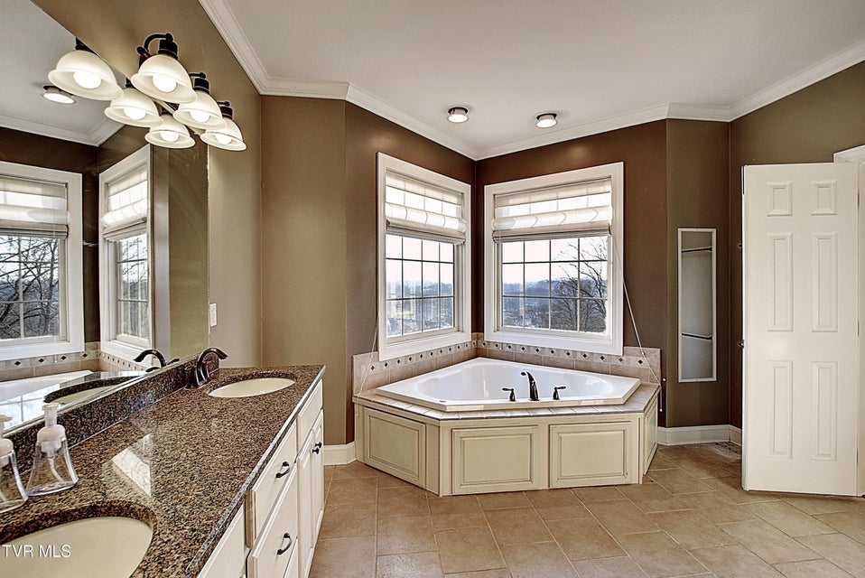 Photo #37: 2325 Colonial View Road