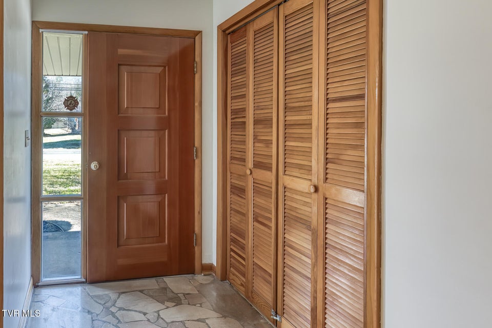 Photo #7: 517 Colonial Heights Road