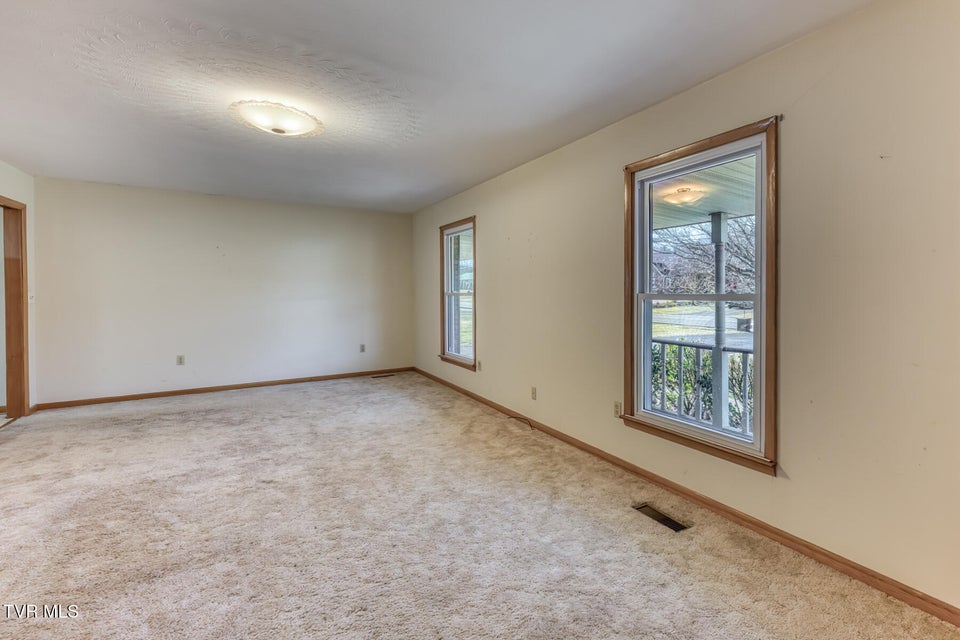 Photo #8: 517 Colonial Heights Road