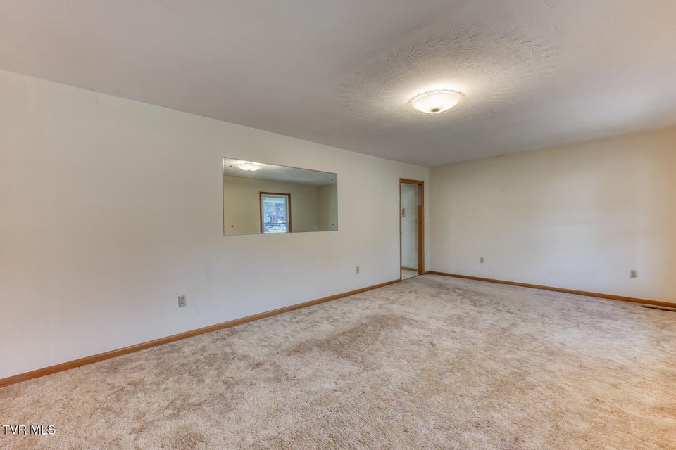 Photo #9: 517 Colonial Heights Road