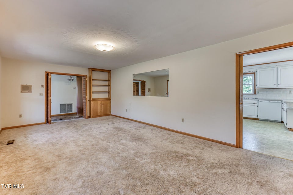 Photo #10: 517 Colonial Heights Road