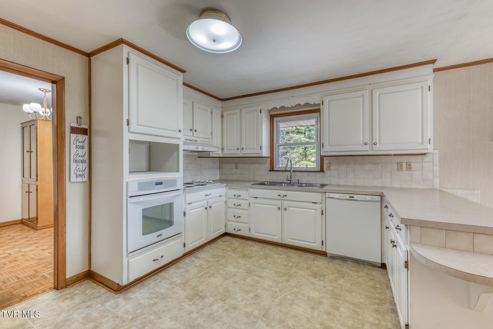 Photo #12: 517 Colonial Heights Road