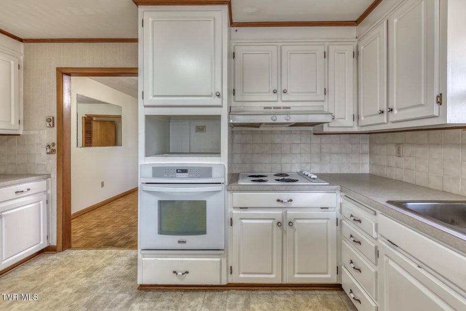 Photo #14: 517 Colonial Heights Road