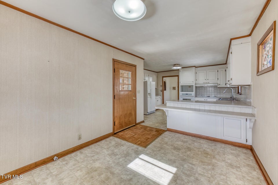 Photo #17: 517 Colonial Heights Road