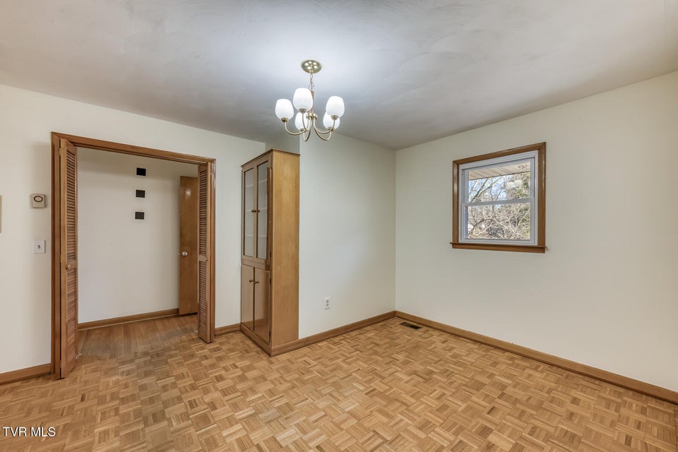 Photo #19: 517 Colonial Heights Road