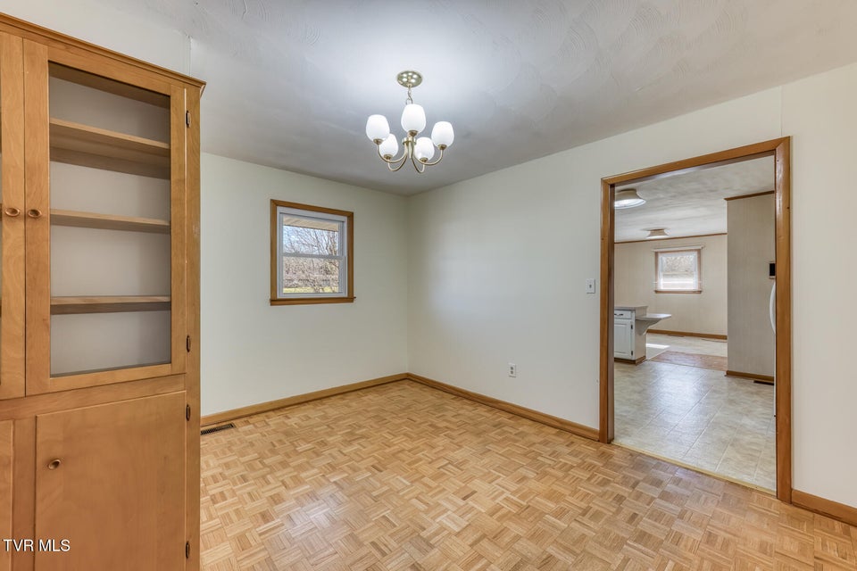 Photo #20: 517 Colonial Heights Road