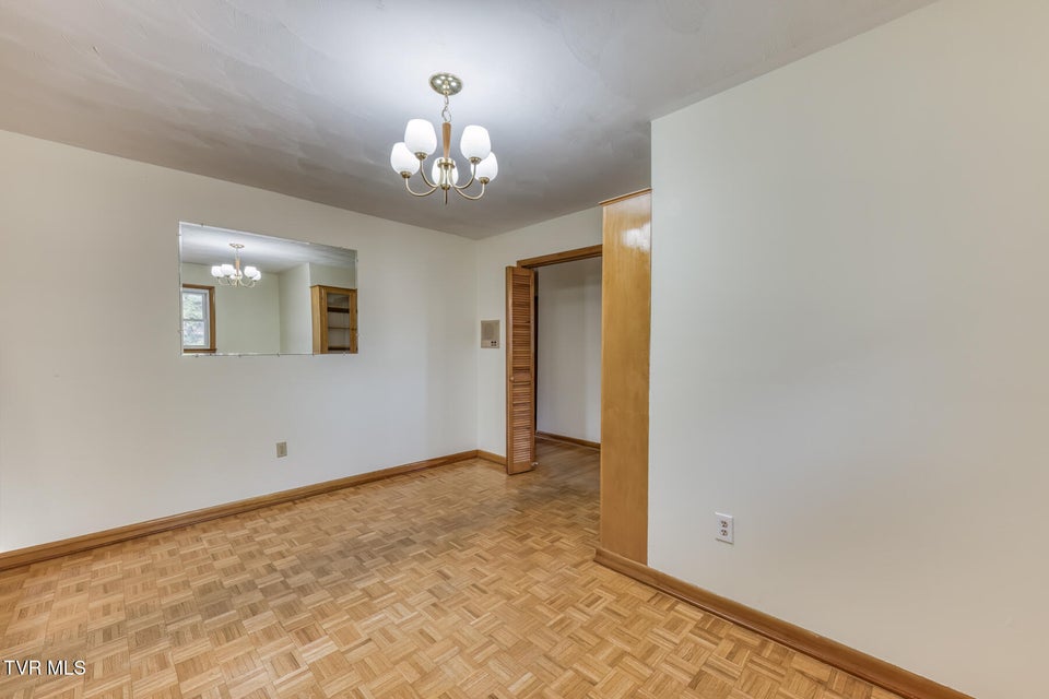 Photo #21: 517 Colonial Heights Road