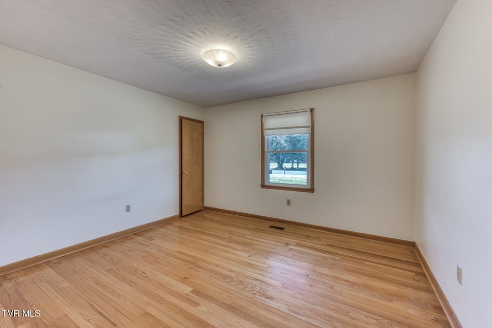 Photo #22: 517 Colonial Heights Road