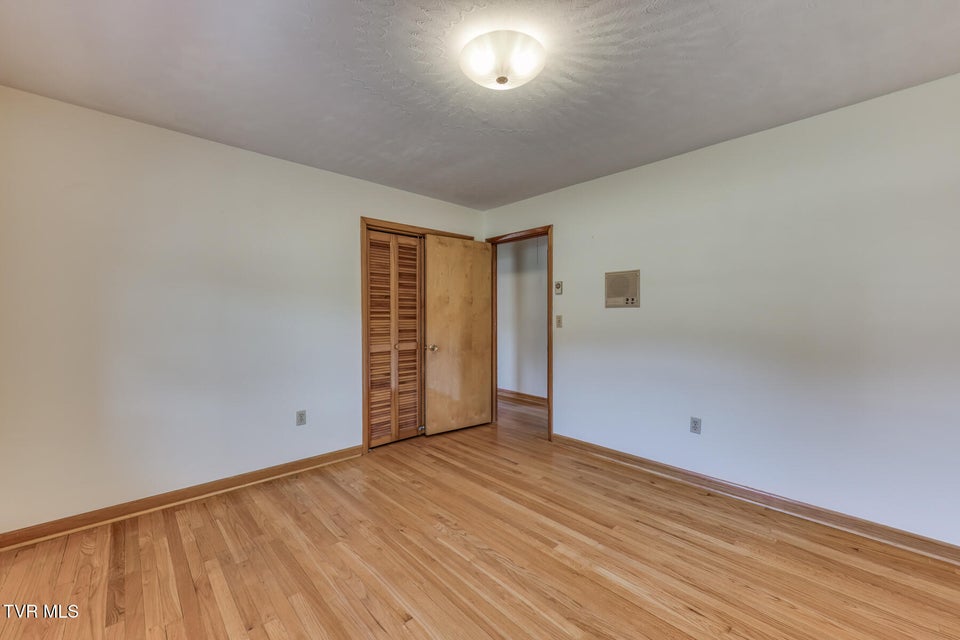 Photo #23: 517 Colonial Heights Road