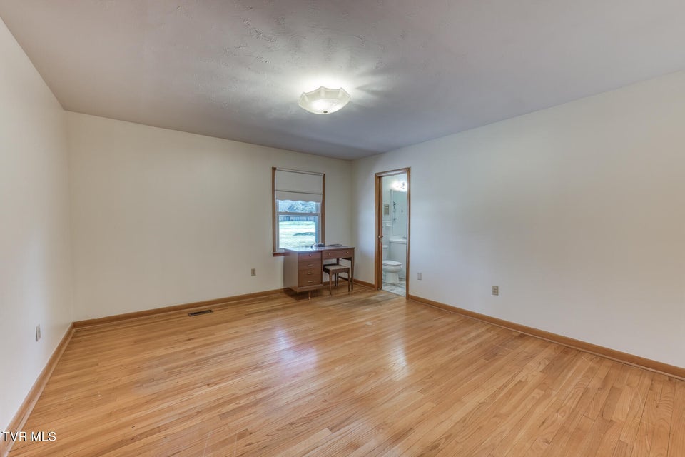 Photo #24: 517 Colonial Heights Road