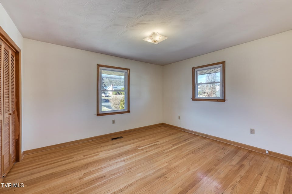 Photo #28: 517 Colonial Heights Road