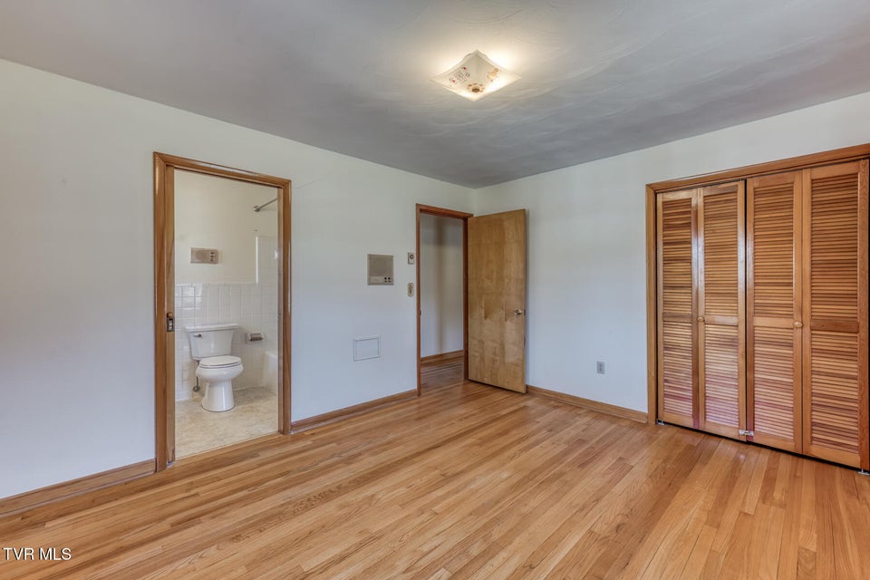 Photo #29: 517 Colonial Heights Road