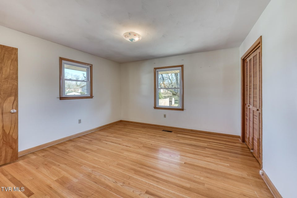 Photo #32: 517 Colonial Heights Road