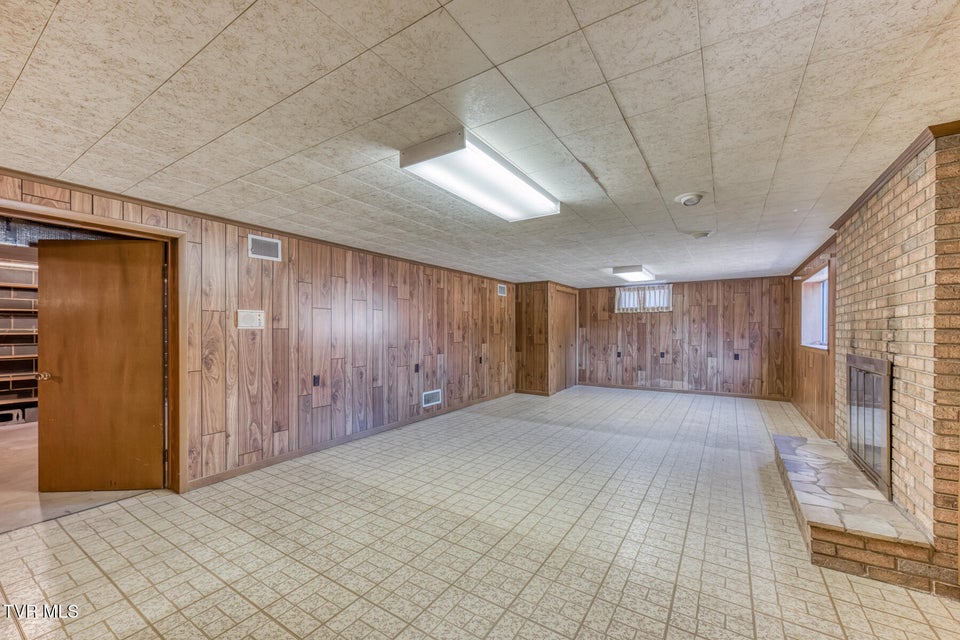 Photo #34: 517 Colonial Heights Road