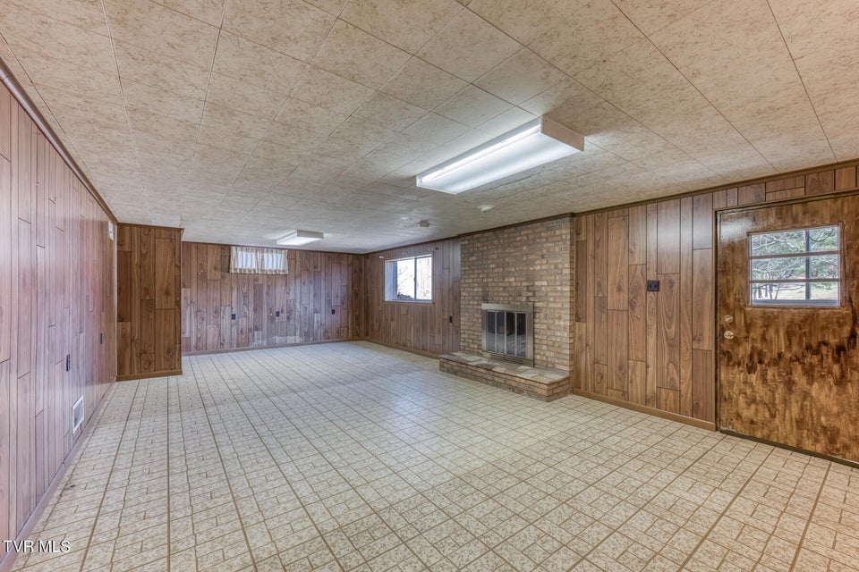 Photo #35: 517 Colonial Heights Road