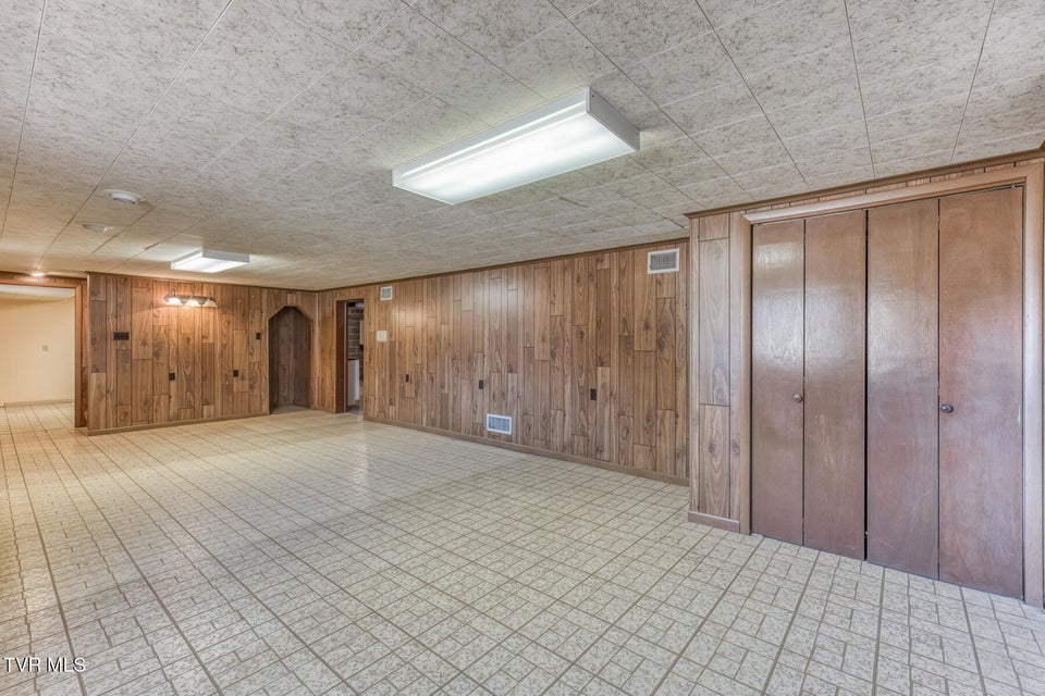 Photo #36: 517 Colonial Heights Road