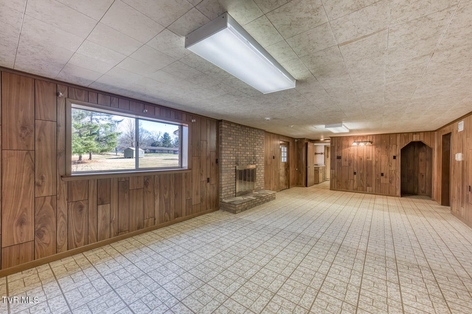 Photo #37: 517 Colonial Heights Road